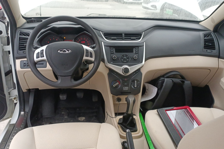 奇瑞 风云2 2015款 1.5L 手动新锐版中控内饰12