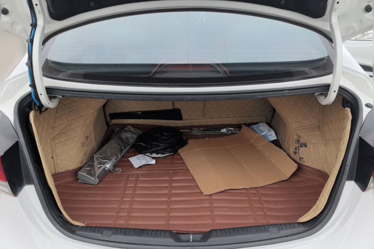 现代 朗动 2012款 1.6L 手动领先型中控内饰23