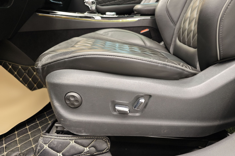 红旗HS5 2019款 2.0T 智联旗享四驱版中控内饰7014