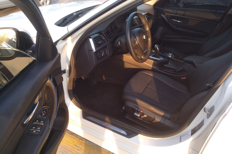 宝马3系 2017款 320Li M运动型局部细节19