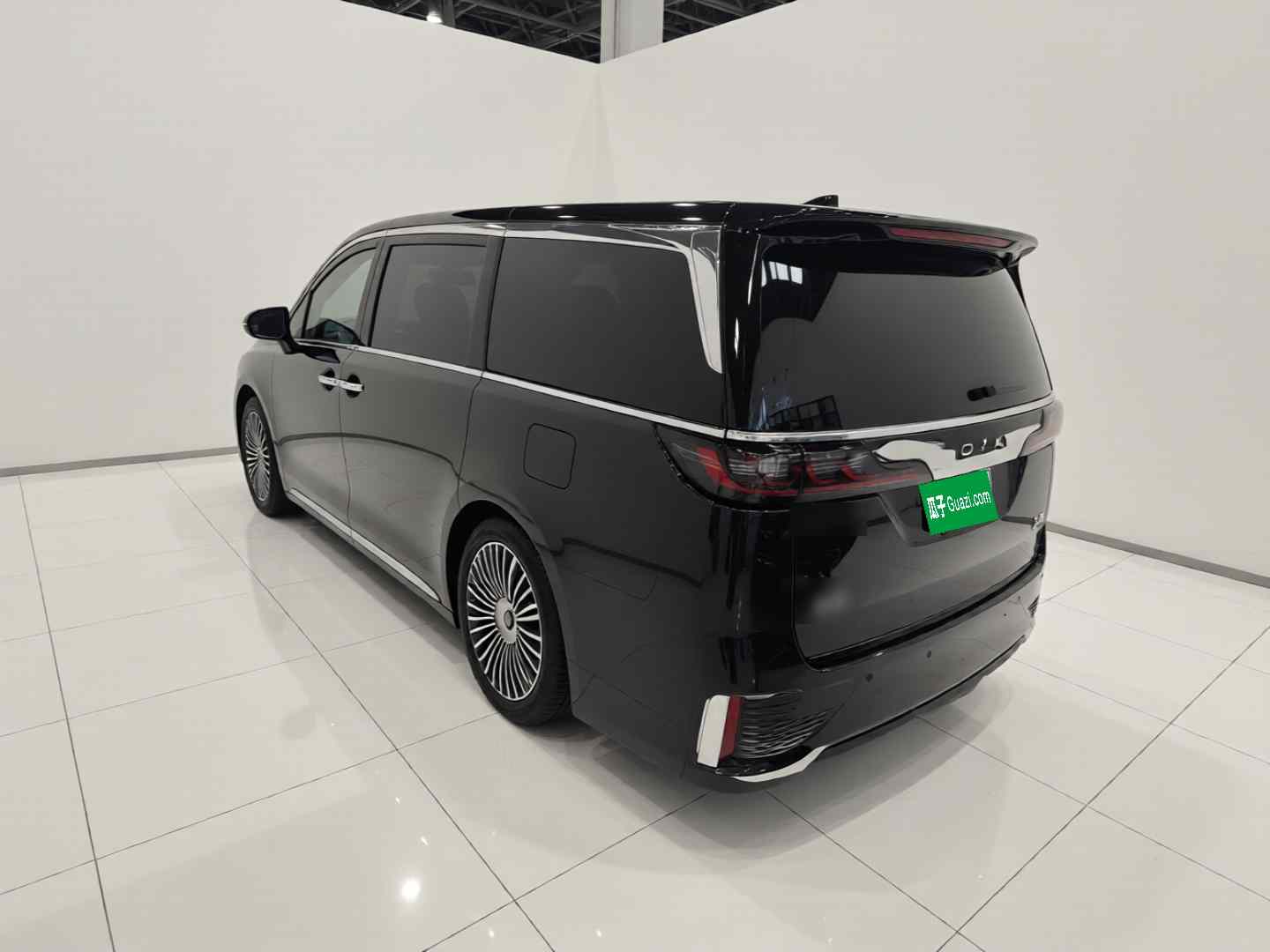 岚图汽车 岚图梦想家 2025款 PHEV 四驱旗舰鲲鹏版(3)