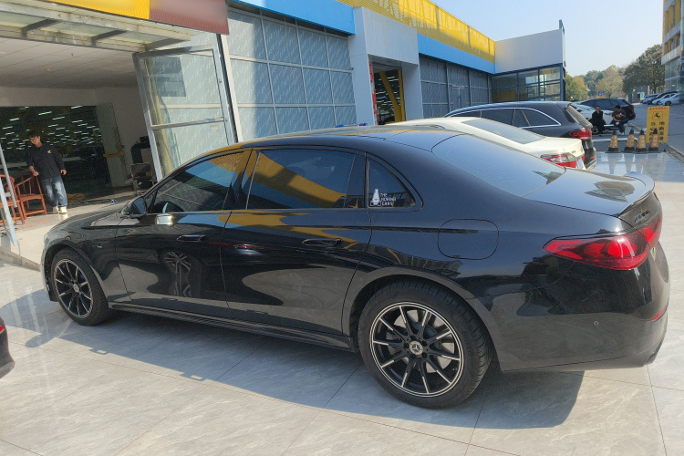 奔驰E级新能源 2024款 E 350 e L 插电式混合动力轿车车身外观4