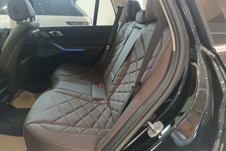 宝马X5 2023款 xDrive 30Li 尊享型M运动套装中控内饰21