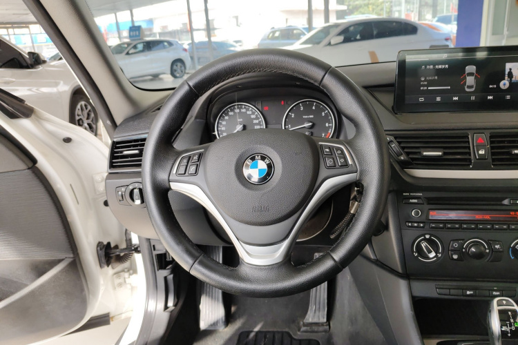 宝马X1 2014款 sDrive18i 时尚型中控内饰13