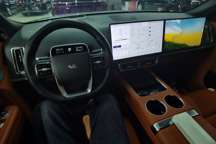 理想汽车 理想L9 2022款 Max中控内饰7002