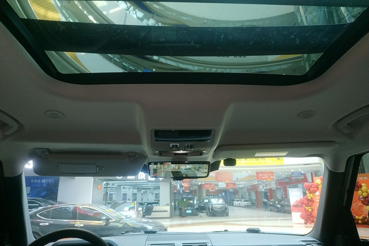 路虎卫士 2024款 110 3.0T P400 暗黑特别版局部细节22