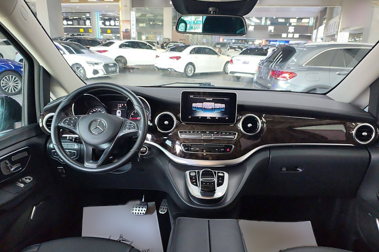 奔驰V级 2018款 V 260 L 尊贵加长版 国VI中控内饰7002