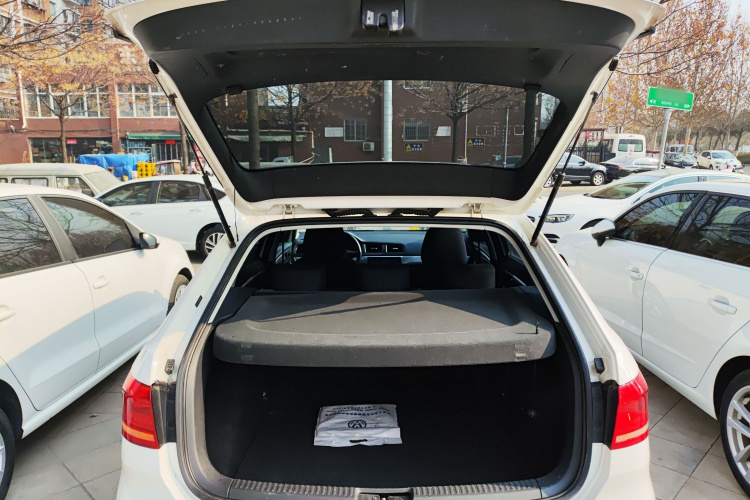 大众 朗行 2013款 1.6L 自动风尚型机舱底盘23