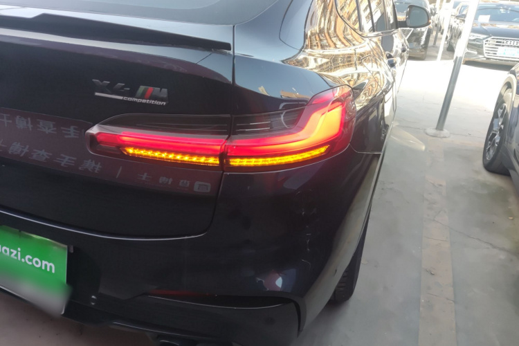 宝马X4 2019款 xDrive25i M运动套装车身外观9