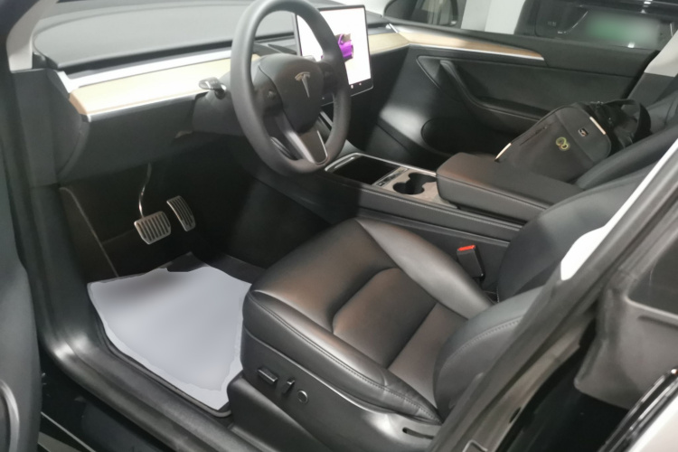 特斯拉 Model Y 2022款 改款 后轮驱动版中控内饰19