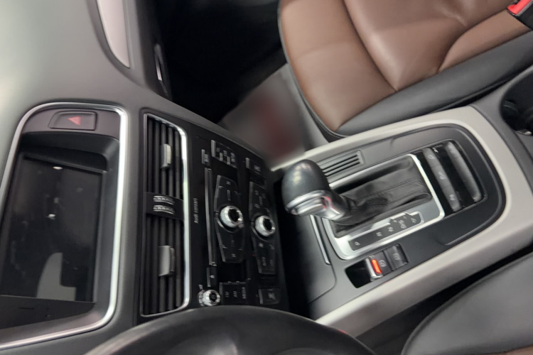 奥迪Q5 2017款 Plus 40 TFSI 进取型中控内饰7005