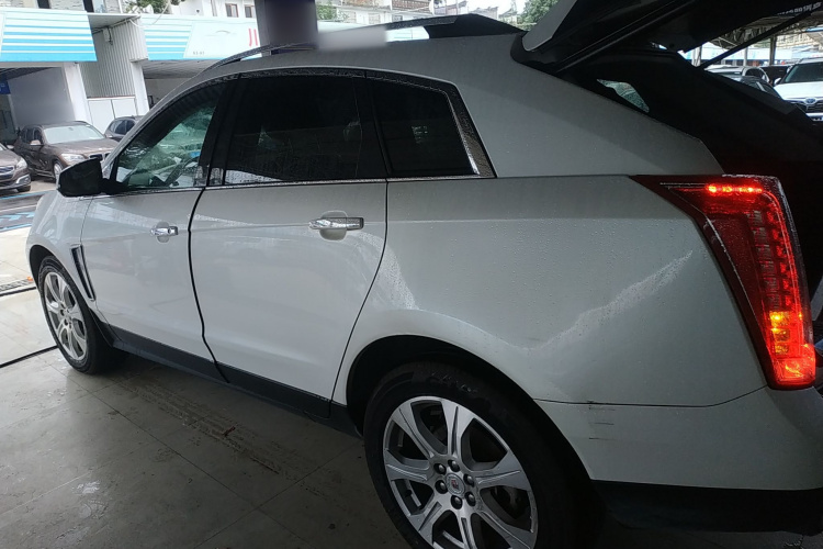 凯迪拉克SRX 2014款 3.0L 豪华型车身外观4