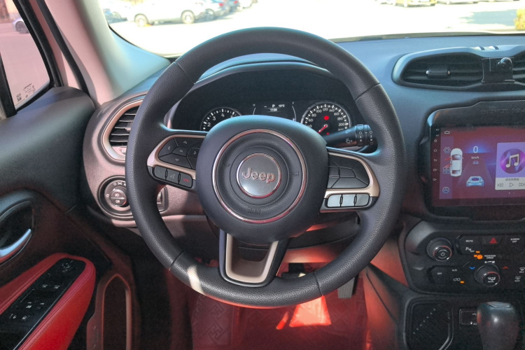 Jeep 自由侠 2018款 互联大屏版 180T 自动动能版+局部细节13