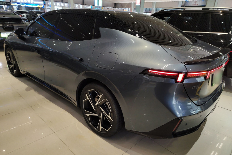 领克07 2024款 EM-P 126长续航 Ultra车身外观4