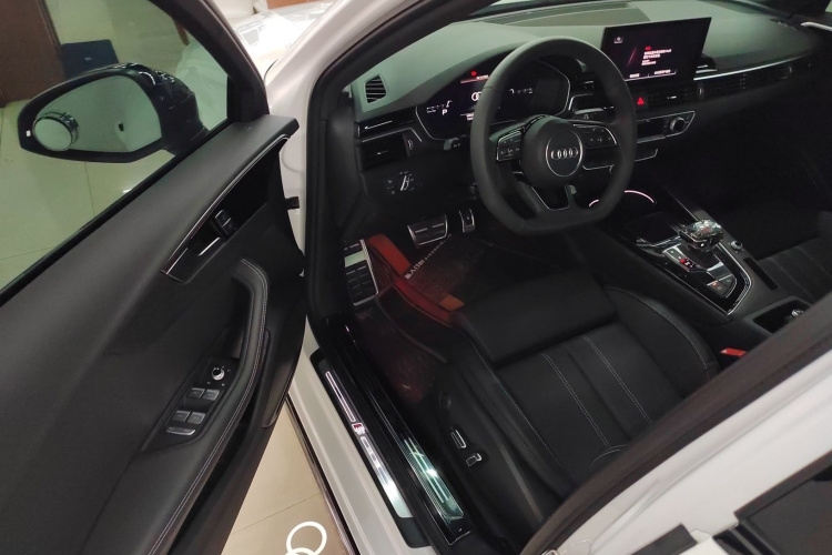 奥迪A4L 2024款 40 TFSI 豪华动感型中控内饰20