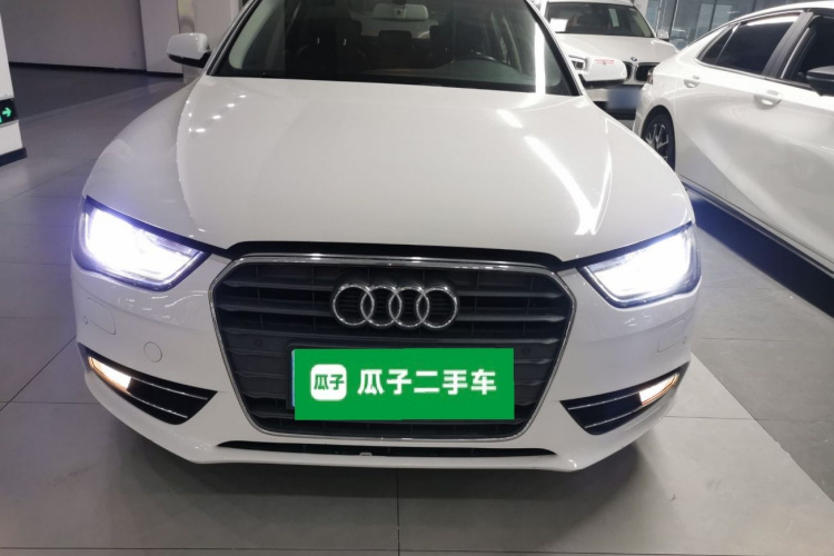 奥迪A4L 2015款 35 TFSI 自动舒适型车身外观2