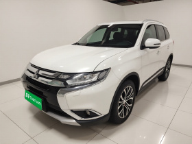 三菱 欧蓝德 2016款 2.4L 四驱精英版 5座