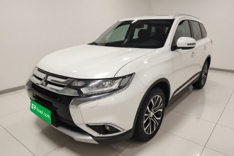 三菱 欧蓝德 2016款 2.4L 四驱精英版 5座