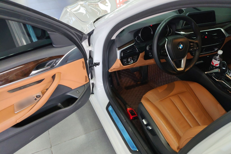 宝马5系 2018款 528Li 上市特别版中控内饰20