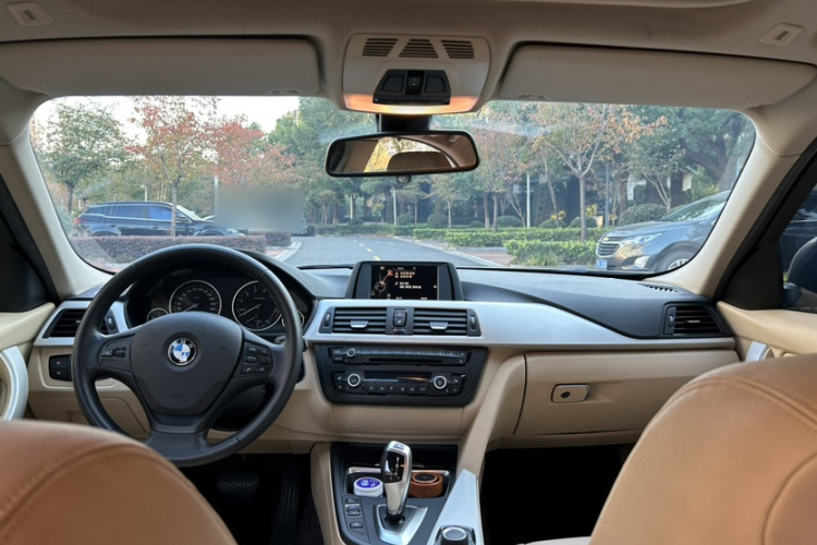 宝马3系 2015款 320i 超悦版时尚型中控内饰7002