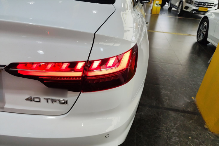 奥迪A4L 2020款 40 TFSI 时尚动感型车身外观9