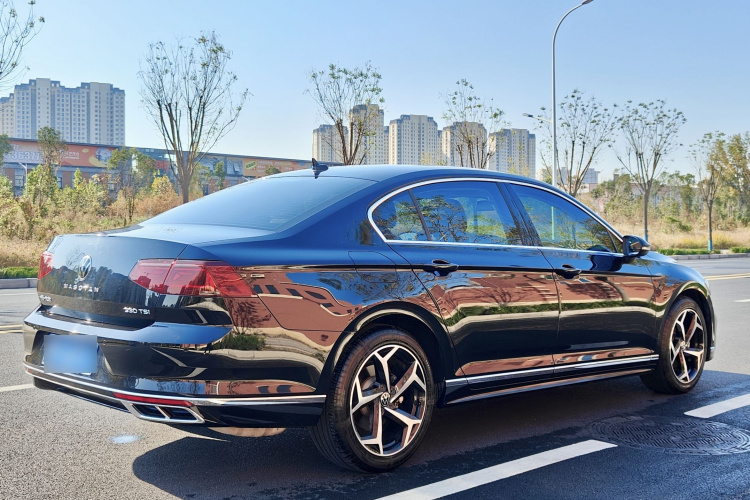 大众 迈腾 2023款 200万辆纪念版 330TSI DSG领先型车身外观6003