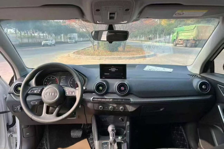 奥迪Q2L 2018款 35 TFSI 上市专享版 国VI中控内饰7001