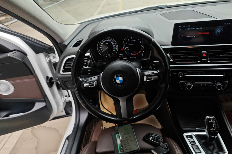 宝马1系 2021款 120i M运动曜夜版中控内饰13