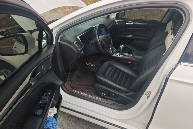 福特 蒙迪欧 2020款 EcoBoost 180 时尚型中控内饰20