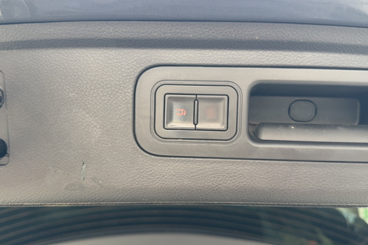 比亚迪 唐新能源 2021款 DM-i 112KM 尊荣型局部细节9005