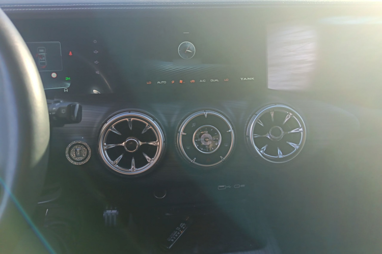 坦克300 2021款 越野版 2.0T 征服者局部细节16