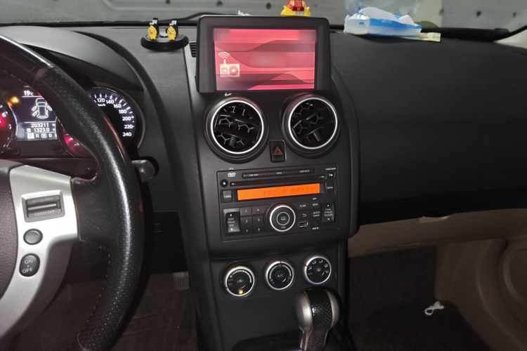 日产 逍客 2012款 2.0XV 雷 CVT 2WD局部细节16