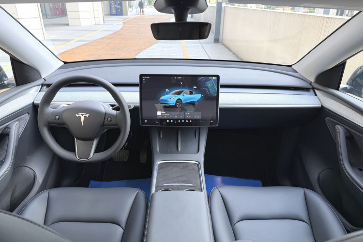 特斯拉 Model Y 2024款 后轮驱动版中控内饰7005