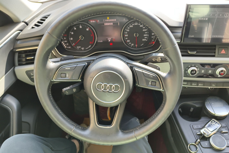 奥迪A4L 2019款 40 TFSI 进取型 国VI中控内饰13