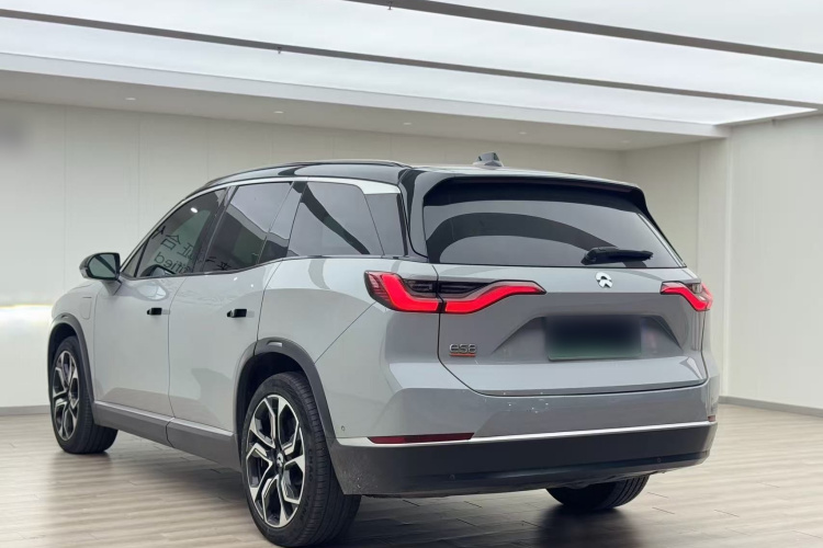 蔚来ES8 2022款 100kWh 签名版 六座车身外观4