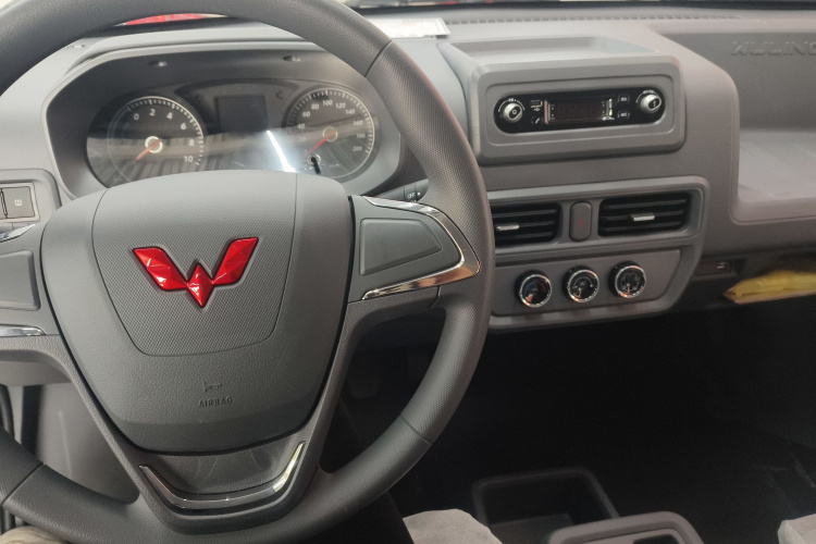 五菱汽车 五菱扬光 2025款 310KM 客车版宁德时代定制版中控内饰7003