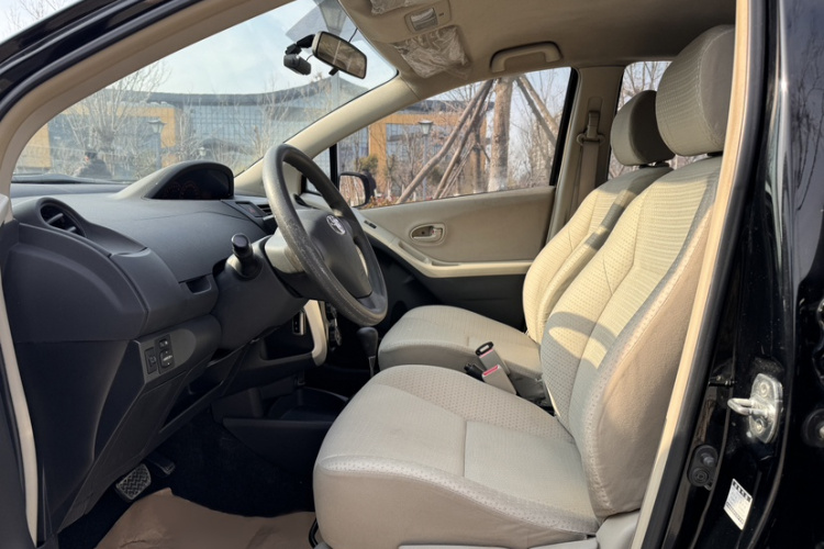 丰田 雅力士 2011款 1.6E 自动魅动版中控内饰7001