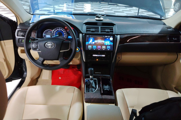 丰田 凯美瑞 2016款 2.0E 十周年纪念精英版中控内饰12