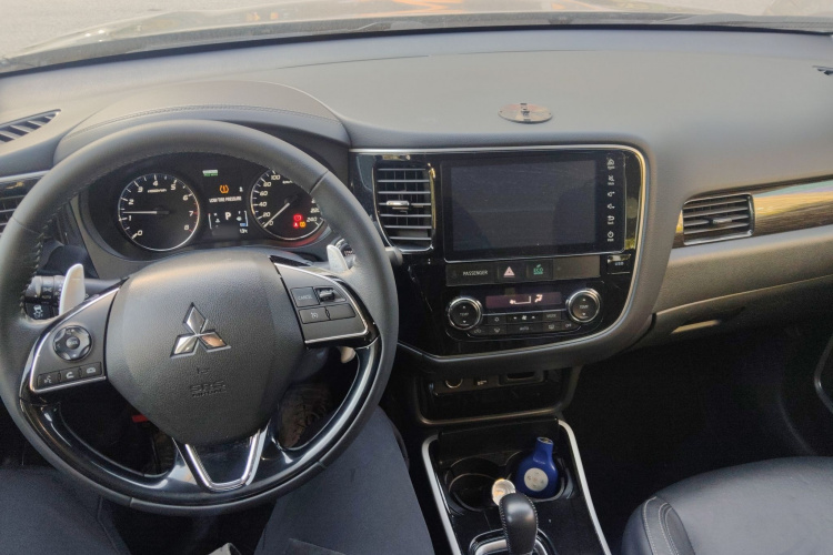 三菱 欧蓝德 2019款 2.4L 四驱致享版 5座 国V中控内饰12