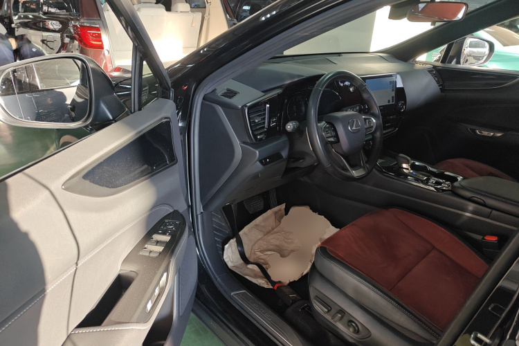 雷克萨斯NX 2023款 260 前驱 创驰版中控内饰7003