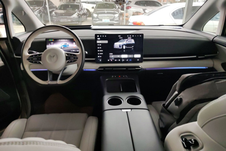 岚图汽车 岚图梦想家 2025款 PHEV 四驱旗舰乾崑版中控内饰12