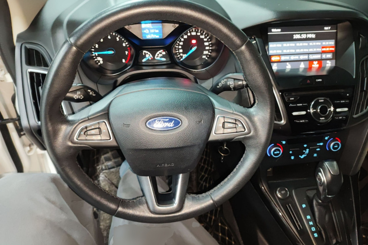 福特 福克斯 2017款 两厢 1.6L 自动风尚型智行版中控内饰13