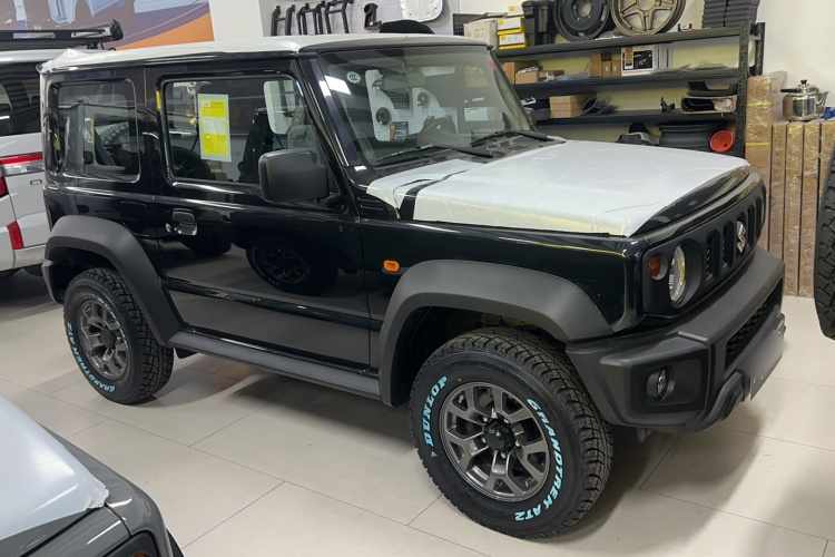 铃木 吉姆尼 jimny 手动挡车身外观1