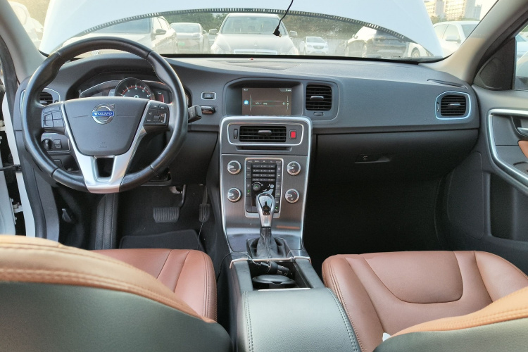 沃尔沃S60 2015款 S60L T5 智驭版中控内饰12