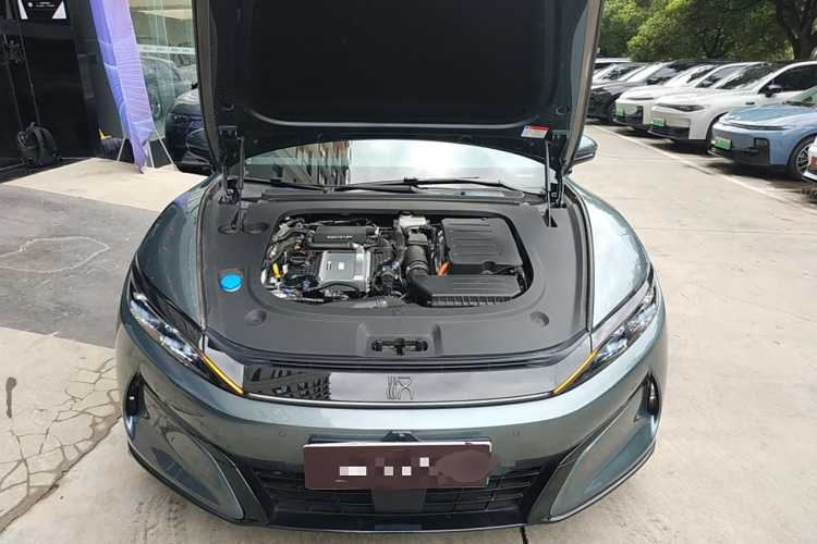 比亚迪 汉L 2025款 DM-p 四驱激光雷达旗舰型机舱底盘24