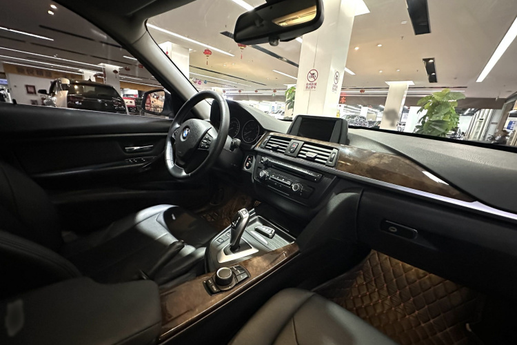 宝马3系 2013款 320Li 时尚型中控内饰7005