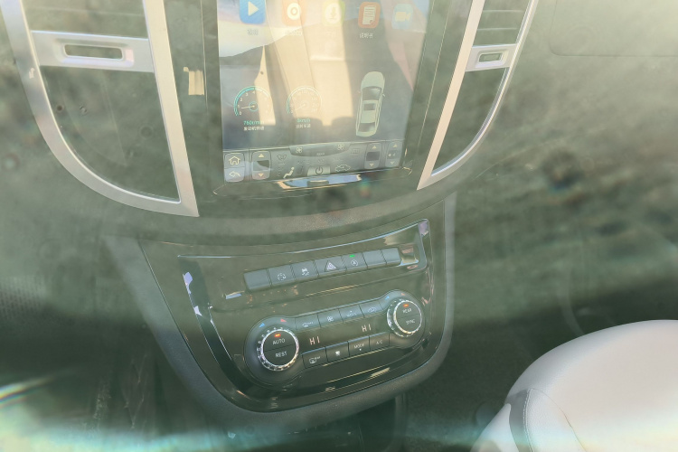 奔驰 威霆 2016款 2.0T 商务版局部细节16