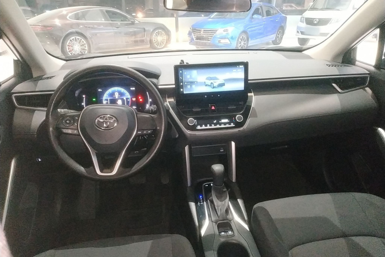 丰田 锋兰达 2023款 2.0L CVT精英版中控内饰7002