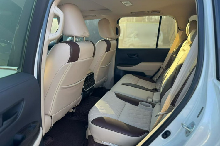 丰田 兰德酷路泽（平行进口）中控内饰7003