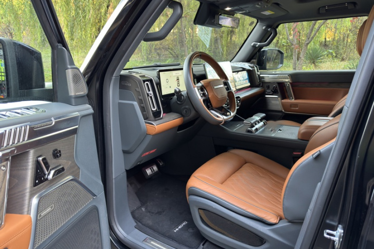 猛士917 2023款 纯电基础版车身外观6009